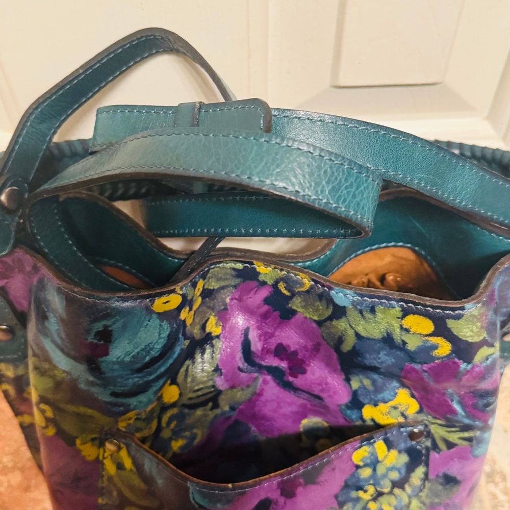 Gorgeous Patricia Nash Leather Crossbody Bucket Bag in Deep Blue Nature! - Picture 9 of 16